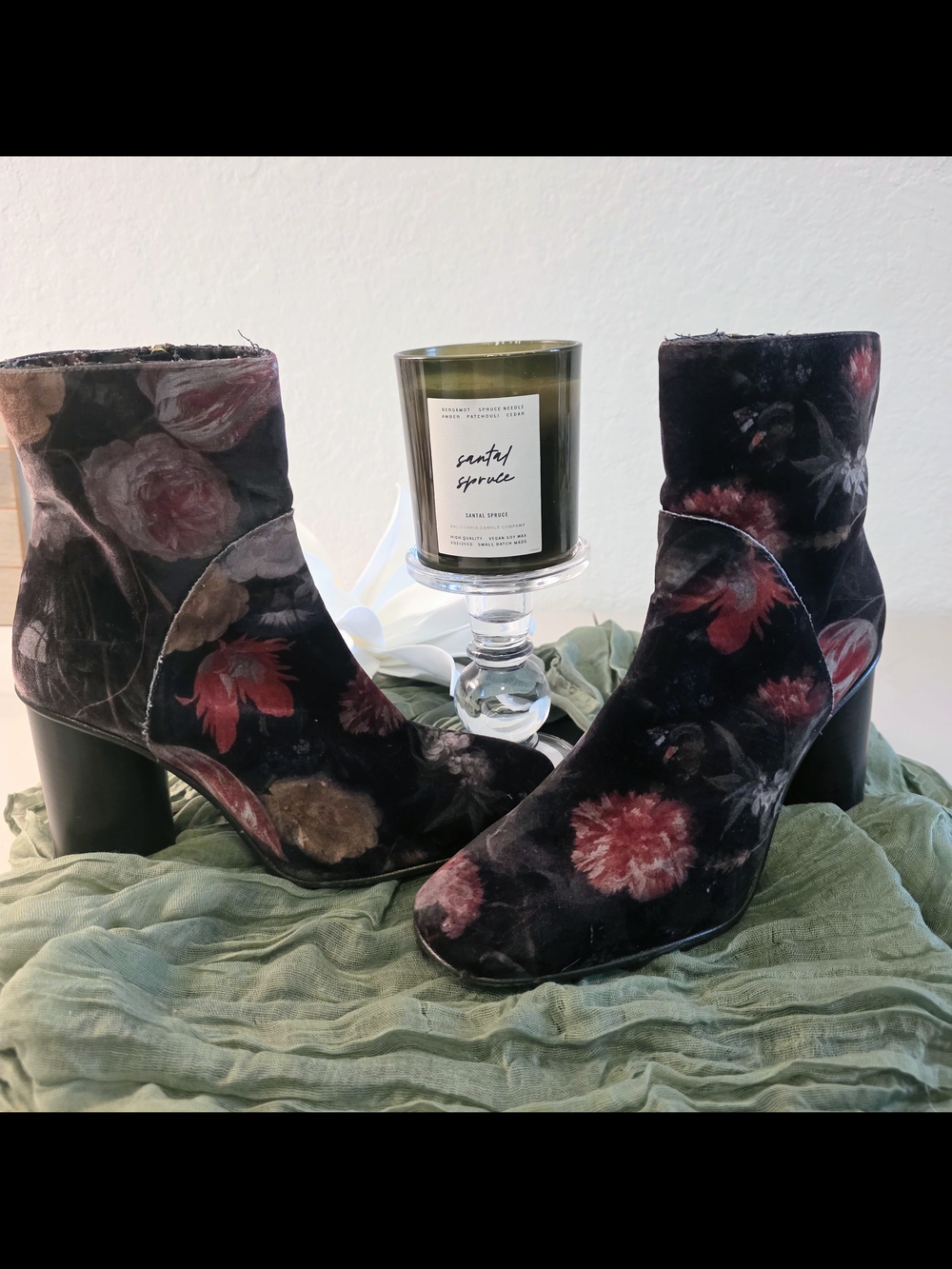 Women's Floral Velvet Ankle Booties in Black. Size 39 (8)